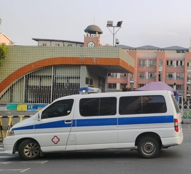 苍南救护车出租护送骨折病人一公里多少钱